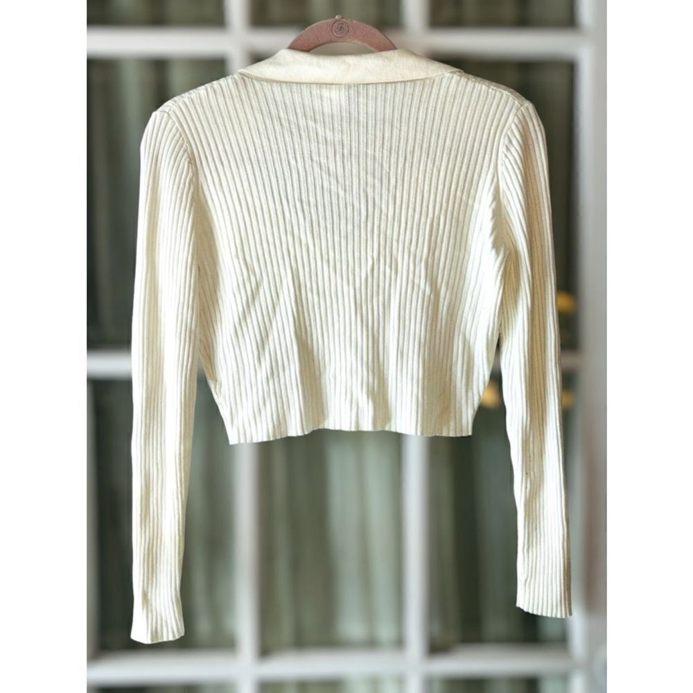 Divided by H&M Womens Medium Collared Ribbed Knit Long Sleeved Crop Top•Slim Fit - Picture 3 of 11